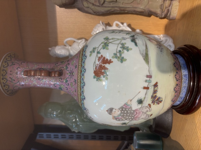 古玩陶瓷粉彩人物故事雙耳瓶真品鑒賞圖