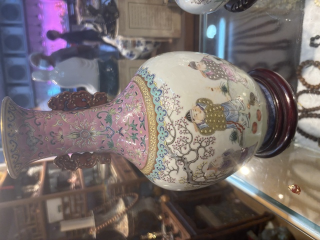 古玩陶瓷粉彩人物故事雙耳瓶真品鑒賞圖