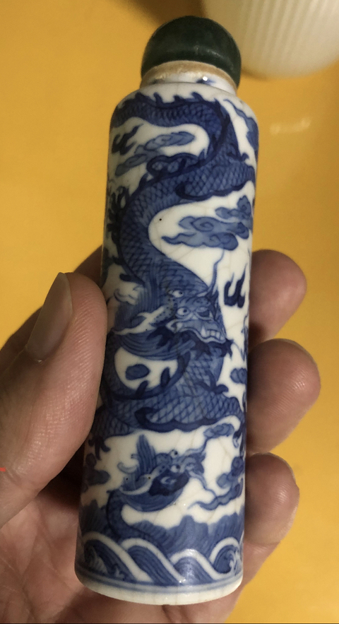 古玩陶瓷哥釉青花龍紋鼻煙壺真品鑒賞圖