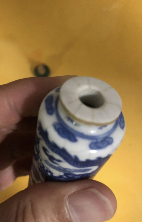 古玩陶瓷哥釉青花龍紋鼻煙壺真品鑒賞圖