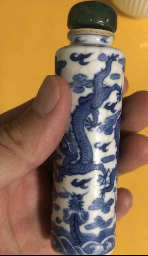 古玩陶瓷哥釉青花龍紋鼻煙壺真品鑒賞圖