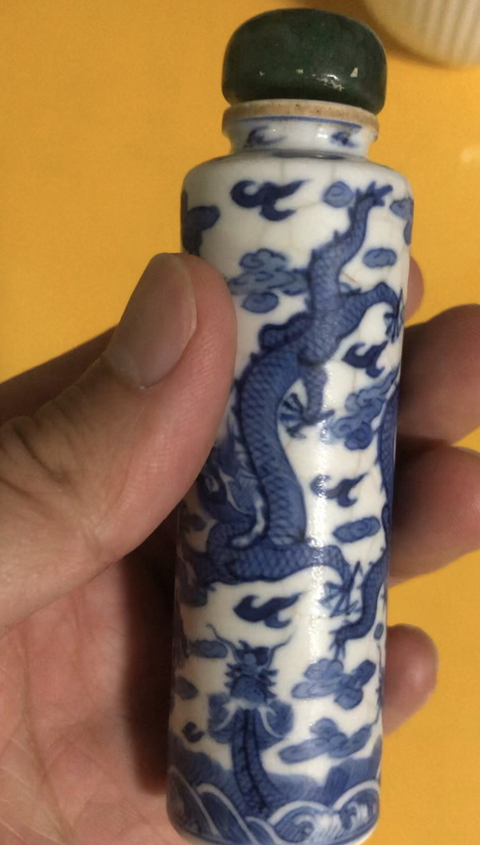 古玩陶瓷哥釉青花龍紋鼻煙壺真品鑒賞圖