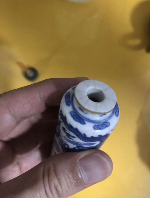 古玩陶瓷哥釉青花龍紋鼻煙壺真品鑒賞圖