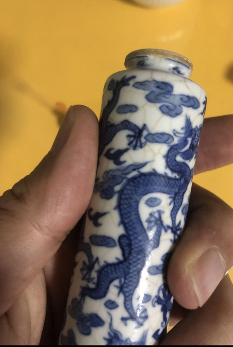 古玩陶瓷哥釉青花龍紋鼻煙壺真品鑒賞圖