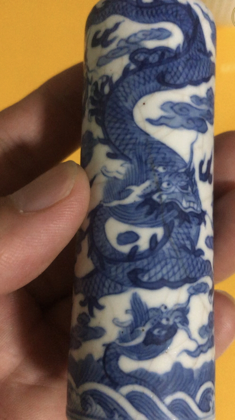 古玩陶瓷哥釉青花龍紋鼻煙壺真品鑒賞圖