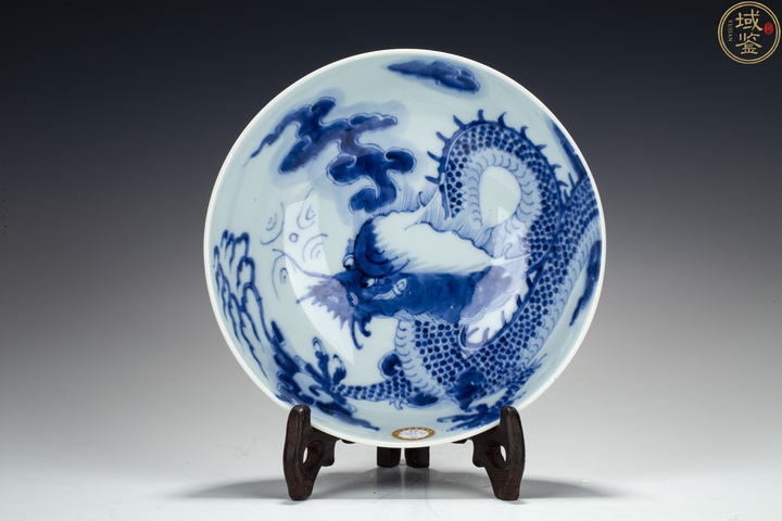 古玩陶瓷清雍正 青花過墻龍紋碗真品鑒賞圖