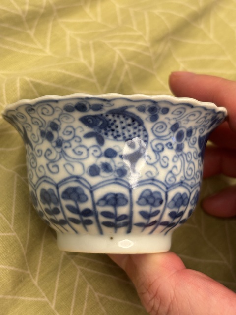 古玩陶瓷八方來財魚藻紋青花碗真品鑒賞圖