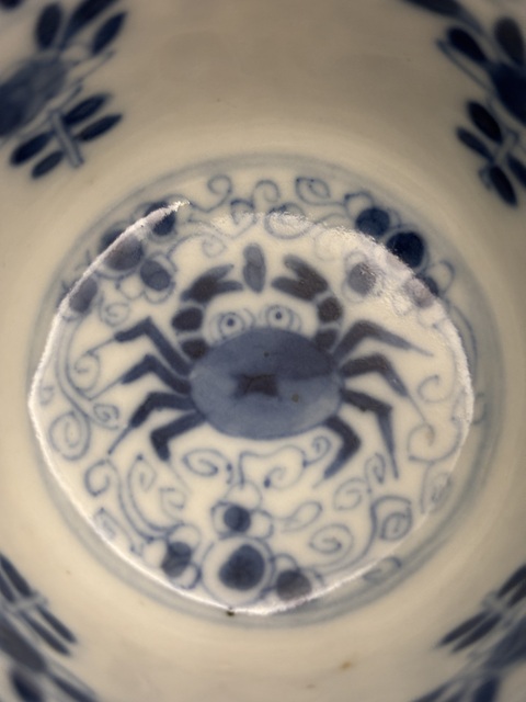古玩陶瓷八方來財魚藻紋青花碗真品鑒賞圖