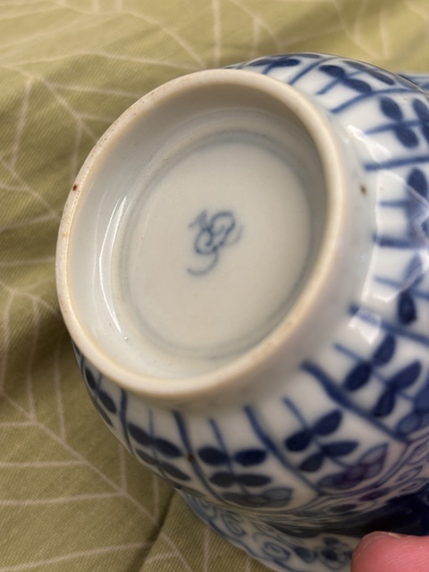 古玩陶瓷八方來財魚藻紋青花碗真品鑒賞圖