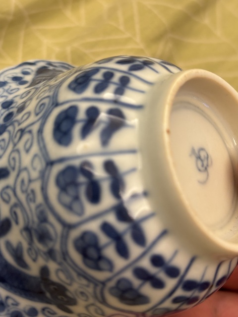 古玩陶瓷八方來財魚藻紋青花碗真品鑒賞圖