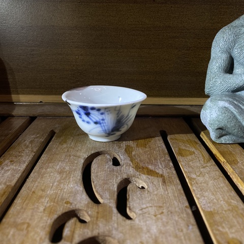 古玩陶瓷花蝶紋青花杯拍賣,當前價格320元