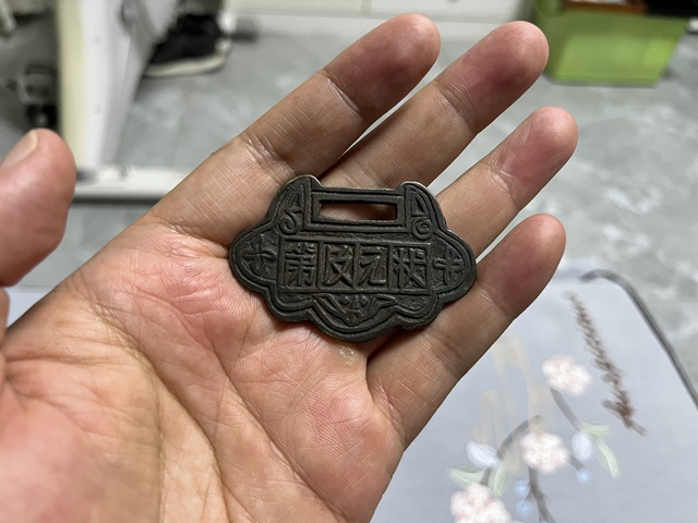 古玩銅器掛花真品鑒賞圖