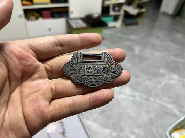 古玩銅器掛花真品鑒賞圖
