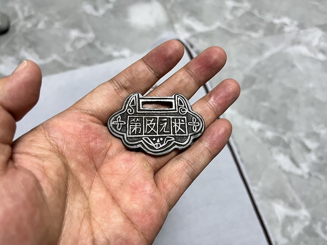 古玩銅器掛花真品鑒賞圖