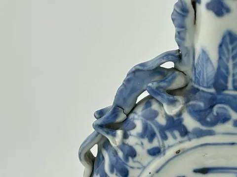 古玩陶瓷青花花鳥紋抱月瓶真品鑒賞圖