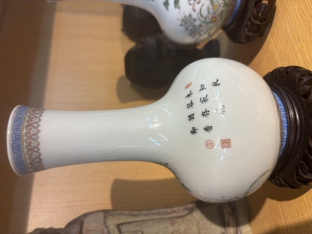 古玩陶瓷粉彩花鳥詩文天球瓶真品鑒賞圖