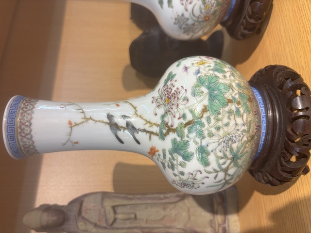 古玩陶瓷粉彩花鳥詩文天球瓶真品鑒賞圖