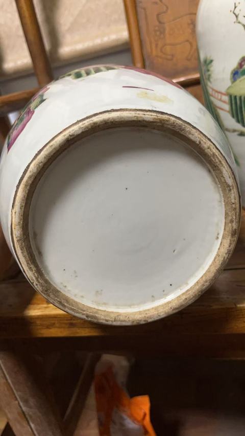 古玩陶瓷粉彩人物故事瓶真品鑒賞圖