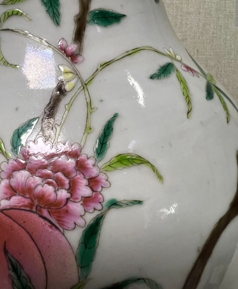 古玩陶瓷粉彩桃紋賞瓶真品鑒賞圖