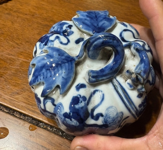 古玩陶瓷獅紋青花蓋盒真品鑒賞圖