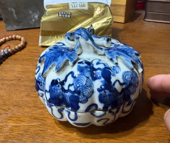 古玩陶瓷獅紋青花蓋盒真品鑒賞圖