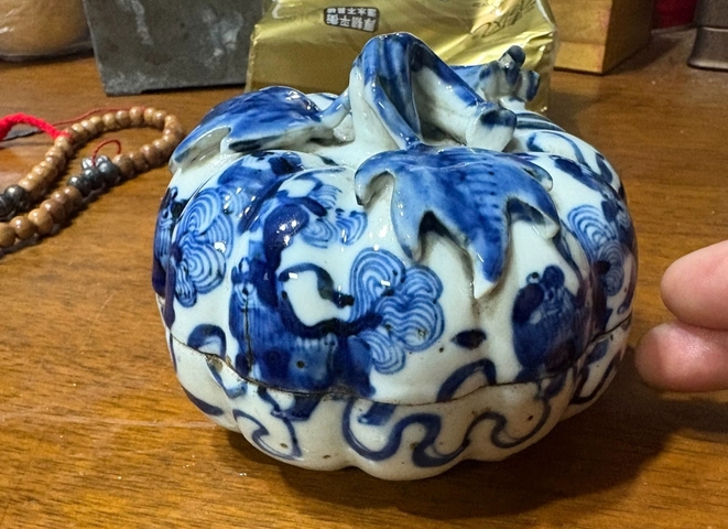 古玩陶瓷獅紋青花蓋盒真品鑒賞圖