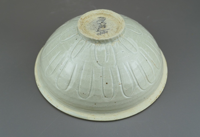 古玩陶瓷精品:南宋南定刻蓮瓣紋碗（經(jīng)典宋瓷）拍賣，當(dāng)前價(jià)格660元