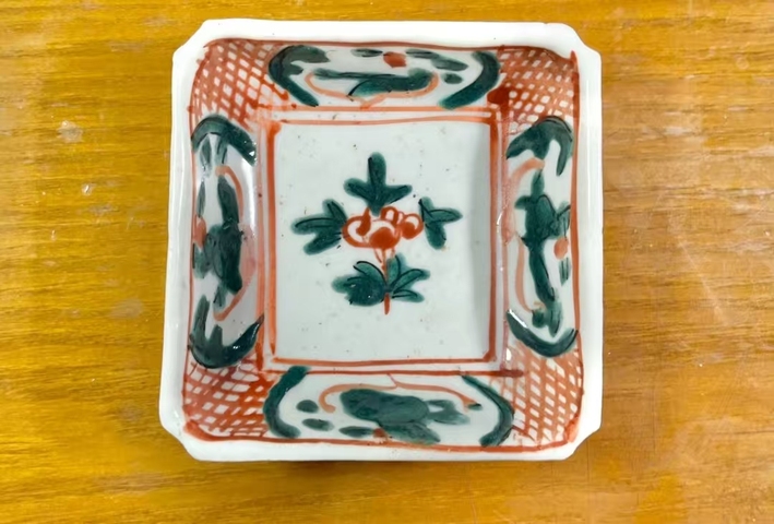 古玩陶瓷日本明治五彩花卉紋四方盤真品鑒賞圖