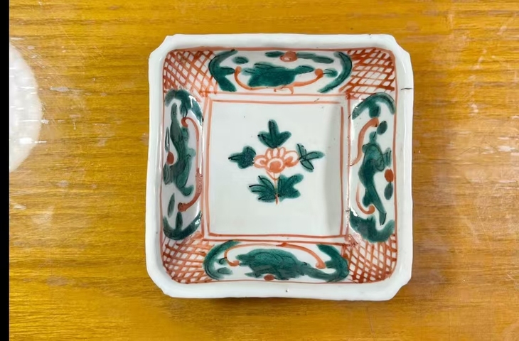 古玩陶瓷日本明治五彩花卉紋四方盤真品鑒賞圖
