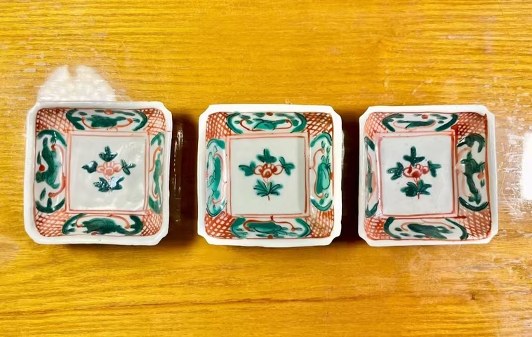 古玩陶瓷日本明治五彩花卉紋四方盤真品鑒賞圖