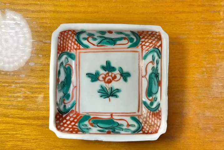 古玩陶瓷日本明治五彩花卉紋四方盤真品鑒賞圖