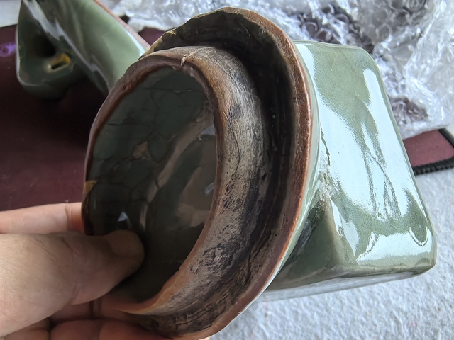 古玩陶瓷年份較淺的龍泉香薰真品鑒賞圖