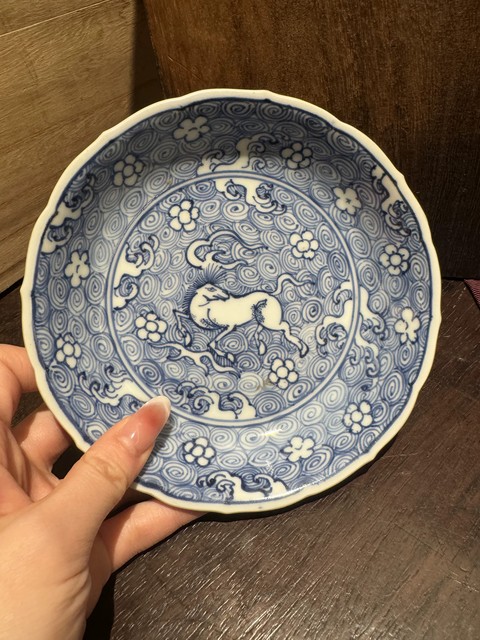 古玩陶瓷明末清初 海水奔馬盤真品鑒賞圖