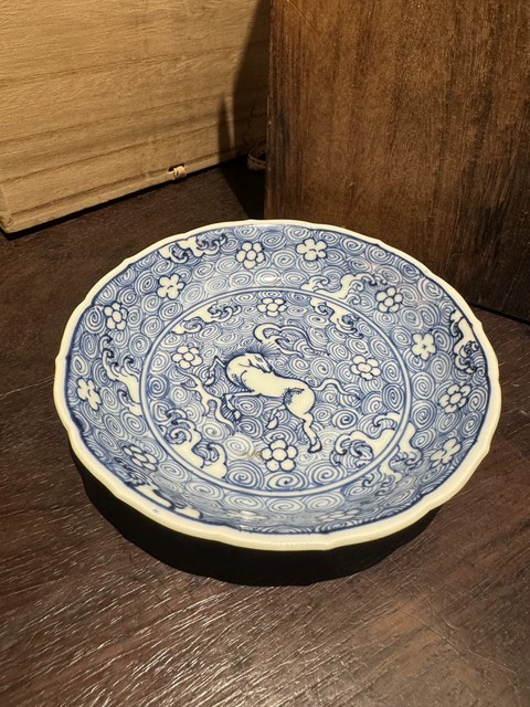 古玩陶瓷明末清初 海水奔馬盤真品鑒賞圖