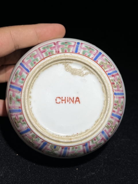 古玩陶瓷粉彩皮球花紋蓋罐真品鑒賞圖