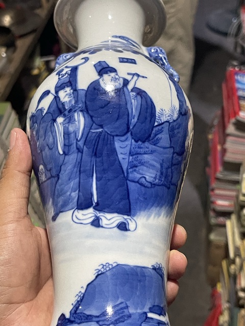 古玩陶瓷人物紋青花觀音瓶真品鑒賞圖