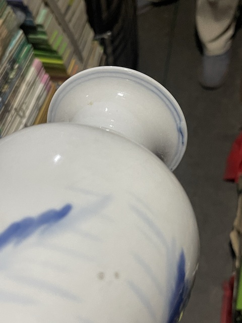 古玩陶瓷人物紋青花觀音瓶真品鑒賞圖
