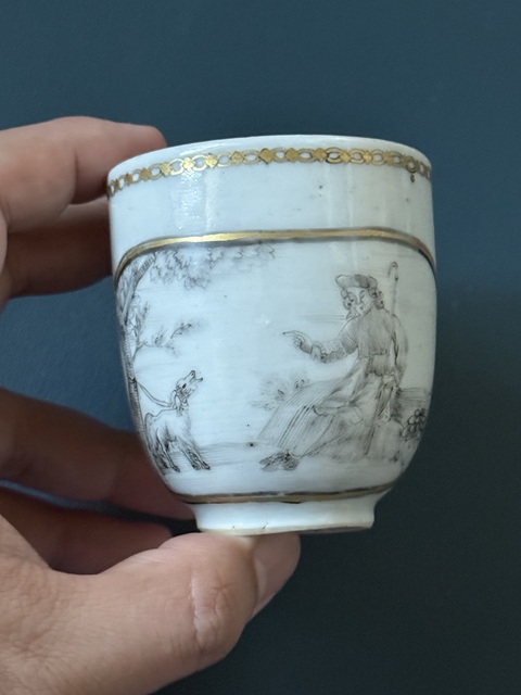 古玩陶瓷清·乾隆墨彩人狗執(zhí)杯拍賣,當(dāng)前價格1200元