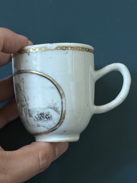 古玩陶瓷清·乾隆墨彩人狗執(zhí)杯拍賣,當(dāng)前價格1200元