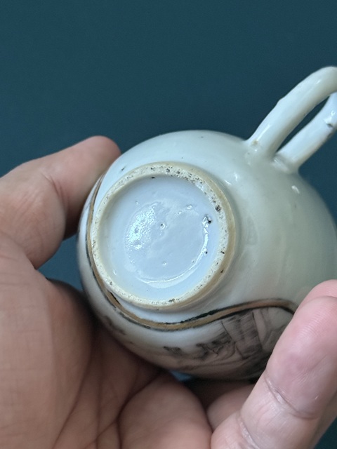 古玩陶瓷清·乾隆墨彩人狗執(zhí)杯拍賣,當(dāng)前價格1200元