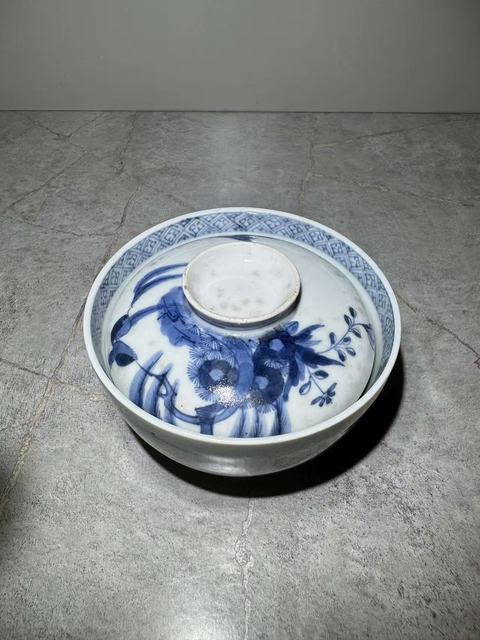 古玩陶瓷(清晚期)青花花洞石花鳥紋蓋碗拍賣,當前價格688元