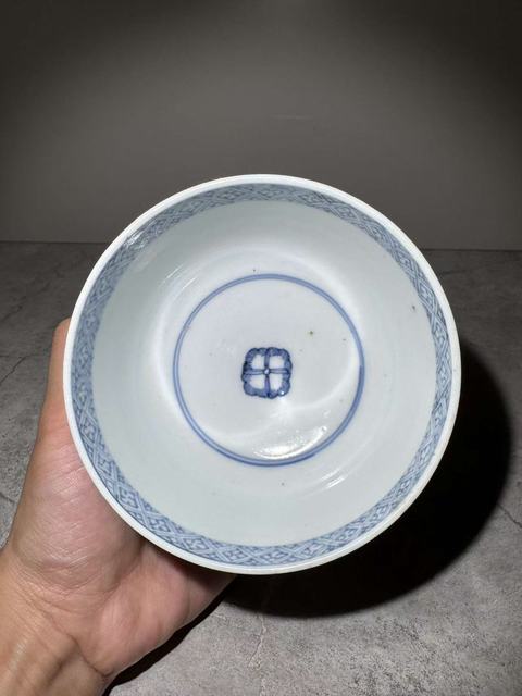 古玩陶瓷(清晚期)青花花洞石花鳥紋蓋碗拍賣,當前價格688元