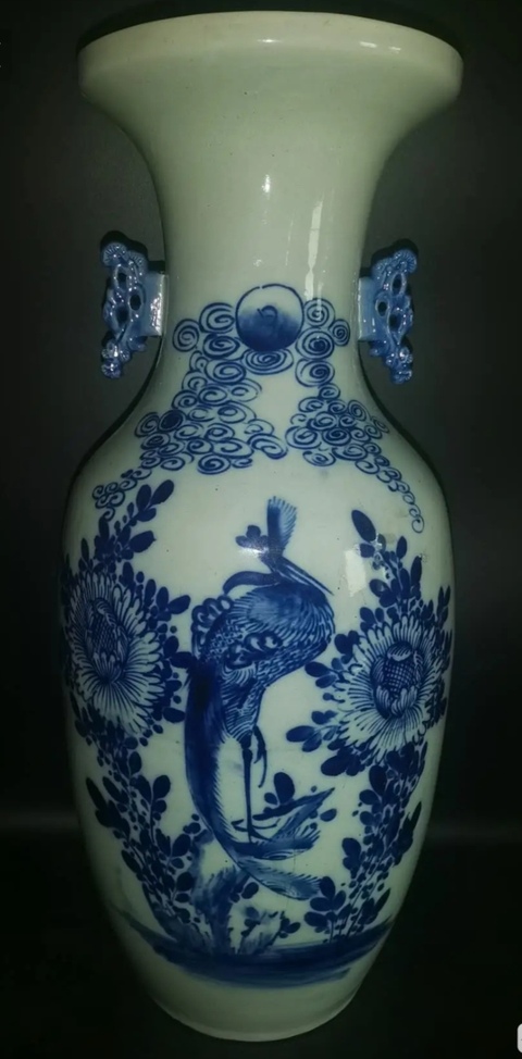 古玩陶瓷豆青釉青花鳳凰牡丹紋雙松葉耳盤口瓶真品鑒賞圖