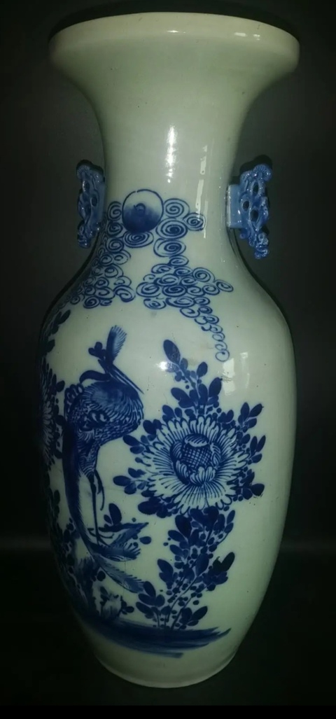古玩陶瓷豆青釉青花鳳凰牡丹紋雙松葉耳盤口瓶真品鑒賞圖