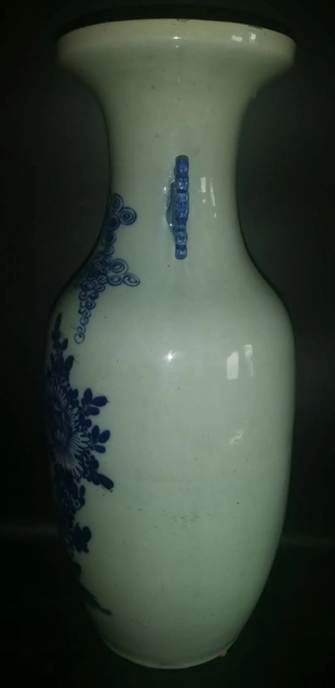古玩陶瓷豆青釉青花鳳凰牡丹紋雙松葉耳盤口瓶真品鑒賞圖