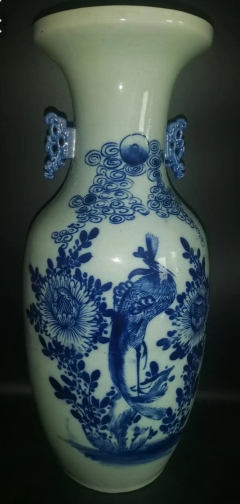 古玩陶瓷豆青釉青花鳳凰牡丹紋雙松葉耳盤口瓶真品鑒賞圖