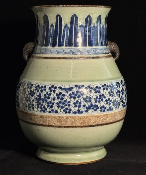 古玩陶瓷豆青釉青花花卉雙耳尊真品鑒賞圖