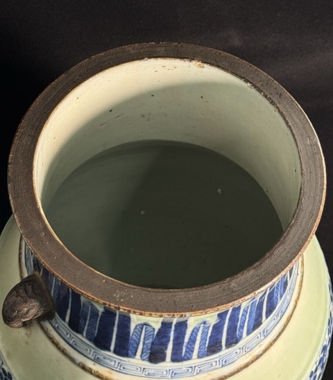 古玩陶瓷豆青釉青花花卉雙耳尊真品鑒賞圖