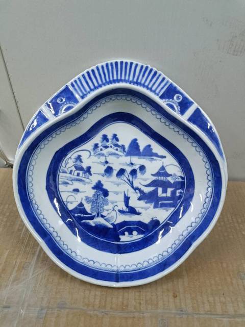 古玩陶瓷青花山水人物樓閣貝殼盤拍賣,當前價格2888元