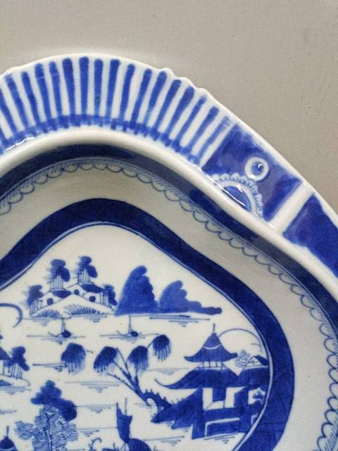 古玩陶瓷青花山水人物樓閣貝殼盤拍賣,當前價格2888元